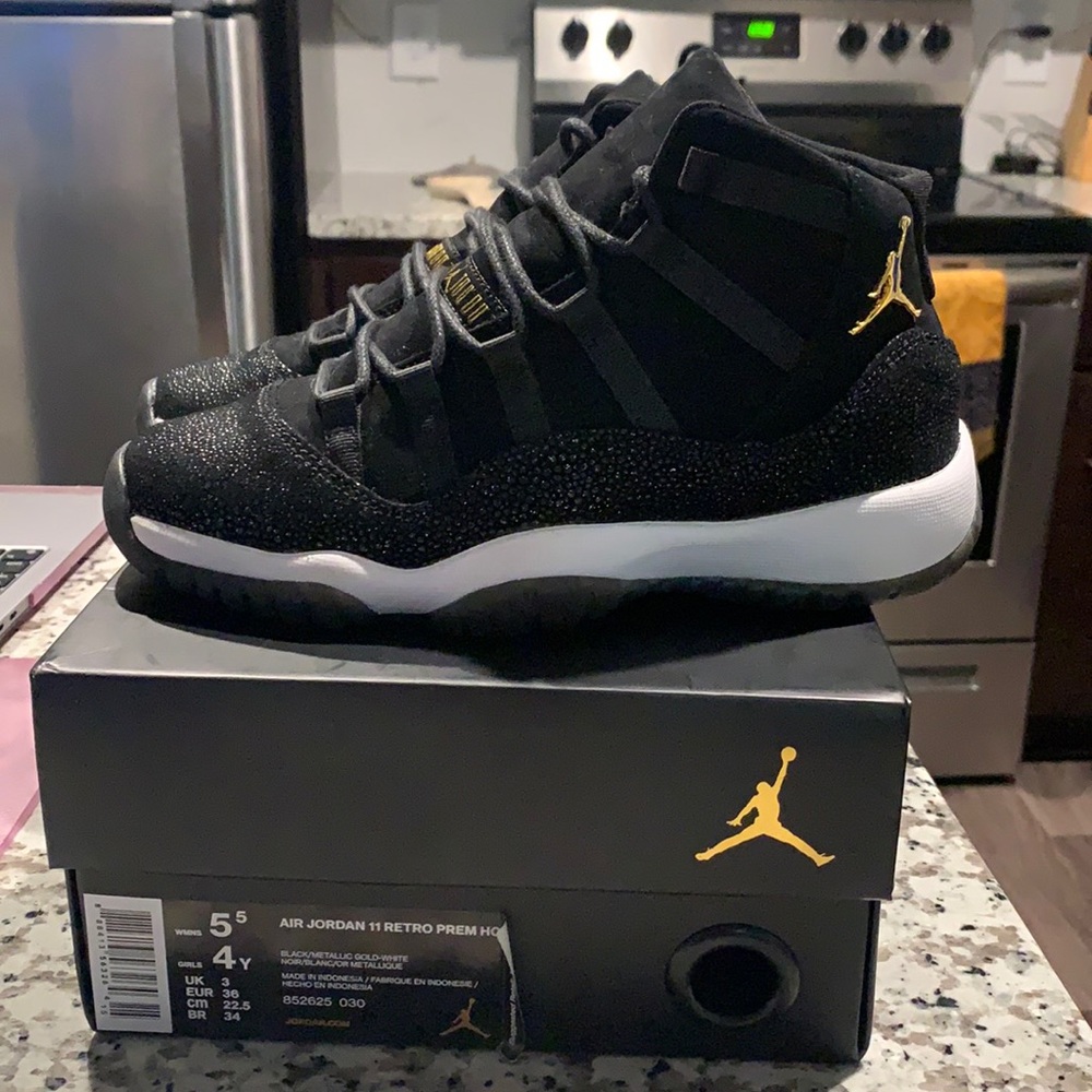 Air Jordan 11 Retro Heiress Black/Gold/White